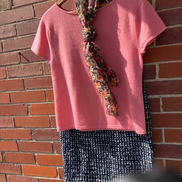 Fabulous St Johns boucle pencil skirt, size 2, Black and white tweed - Picture 8 of 8